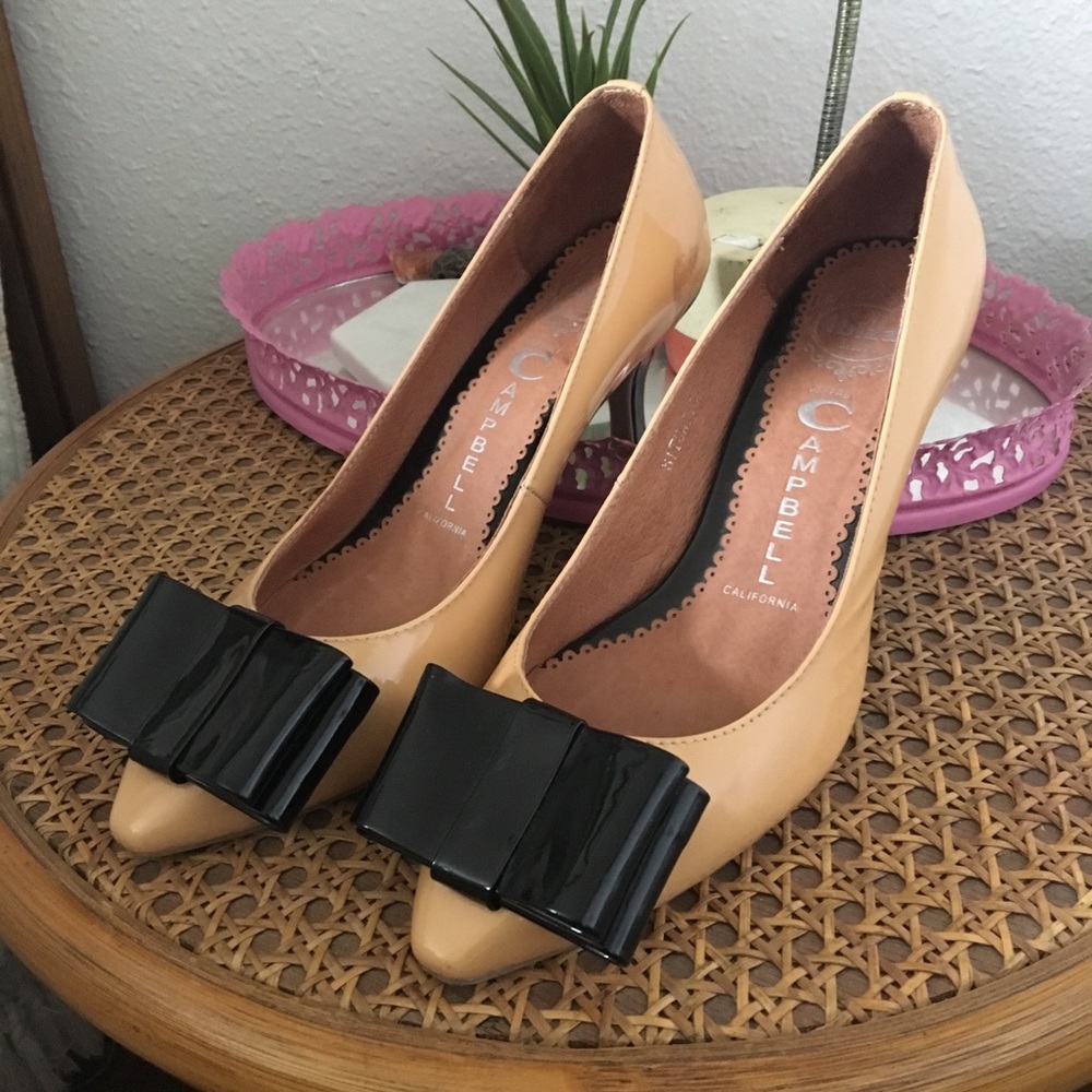Jeffrey Campbell / Retro Pump